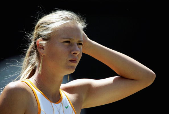 爱游戏入口-莎拉波娃沙滩练球