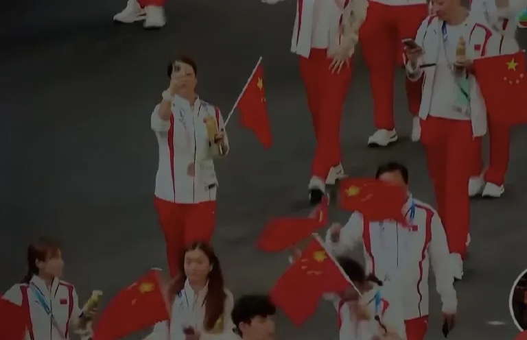 包含比赛规则变更引发热议！，蒂姆在中国队比赛中比赛局势复杂全场沸腾不已的词条