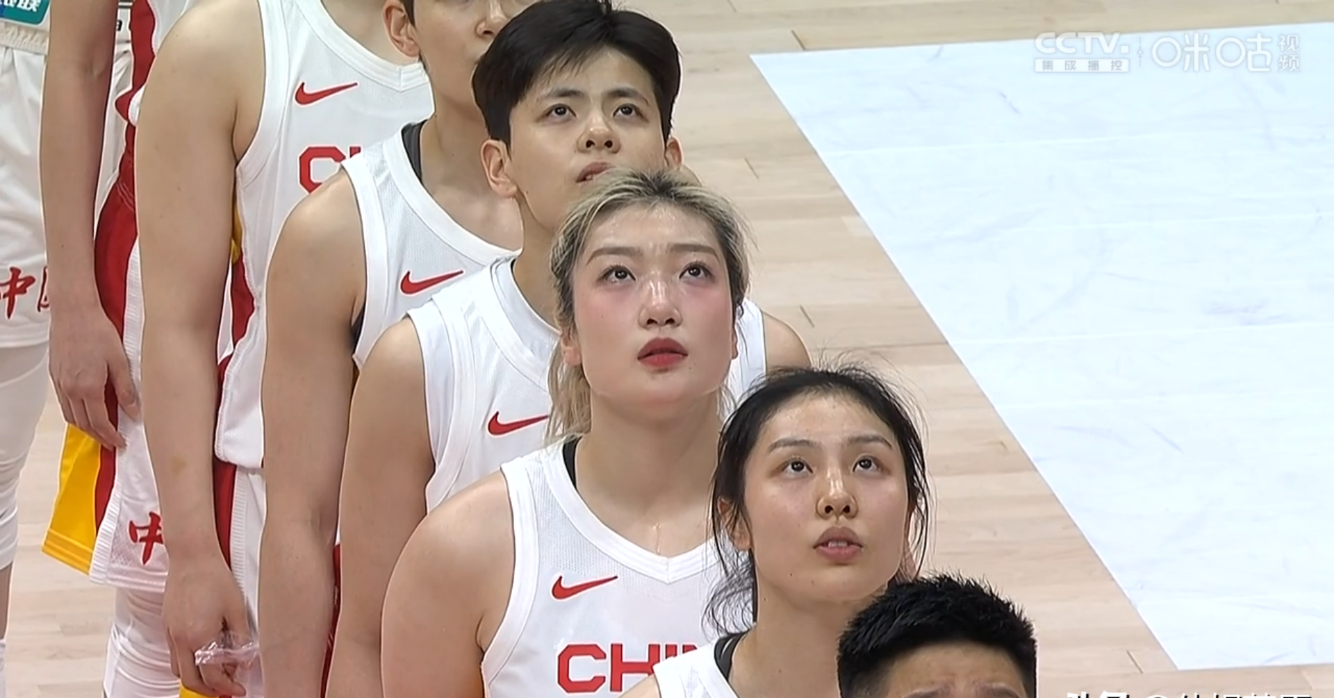 爱游戏下载-川蜀暴熊队对阵川蜀雪豹队，赛艇大师赛险胜，内线统治篮板——目标直指冠军的简单介绍