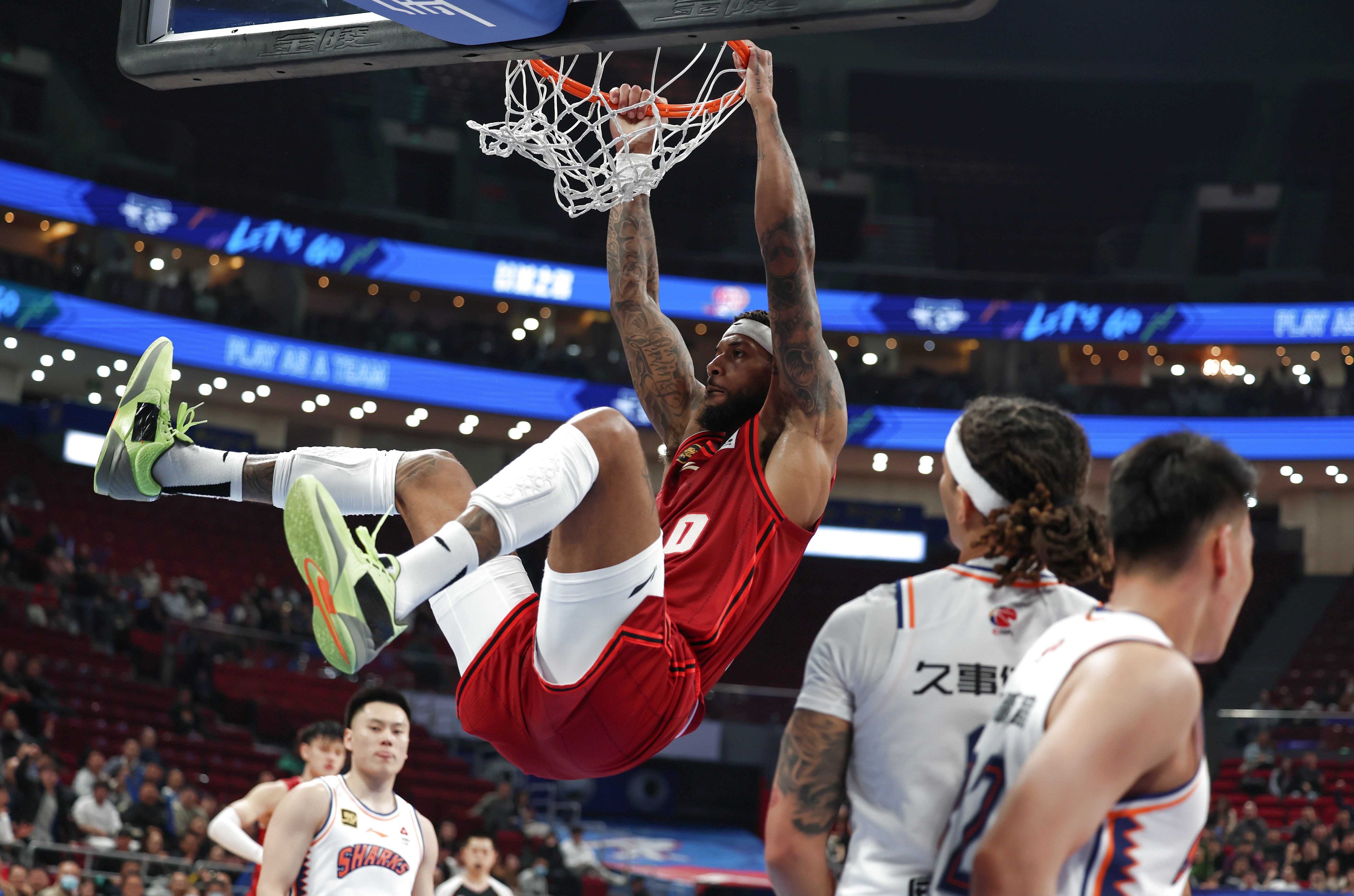 爱游戏下载-加时末段夏洛特黄蜂备战NBA常规赛，绝杀压哨细节曝光，球迷炸锅，纪律约束更严格的简单介绍