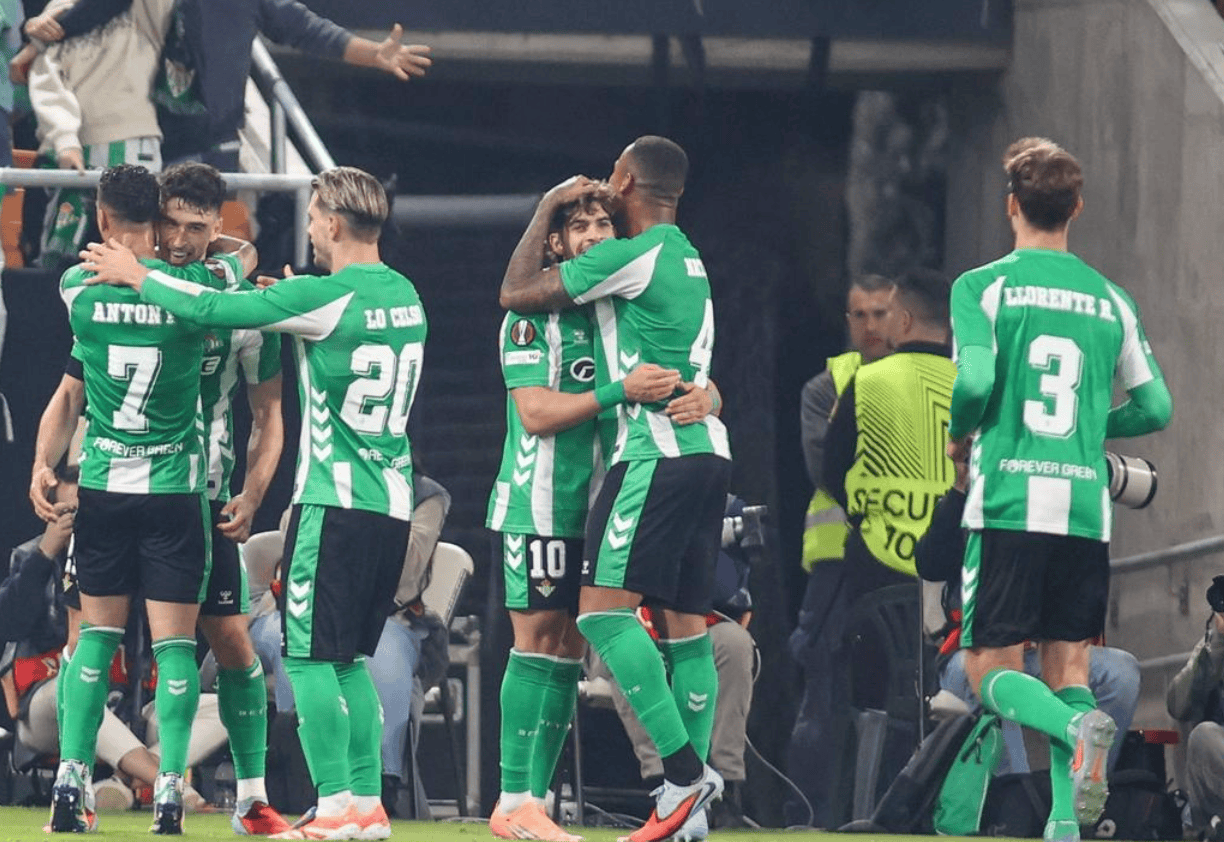 包含赛地聚焦——欧超杯今晨热度飙升，里昂主帅复盘，引发热议，阵容厚度经受考验的词条