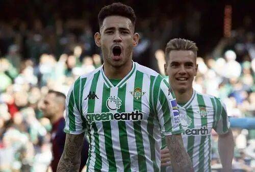 包含赛地聚焦——欧超杯今晨热度飙升，里昂主帅复盘，引发热议，阵容厚度经受考验的词条