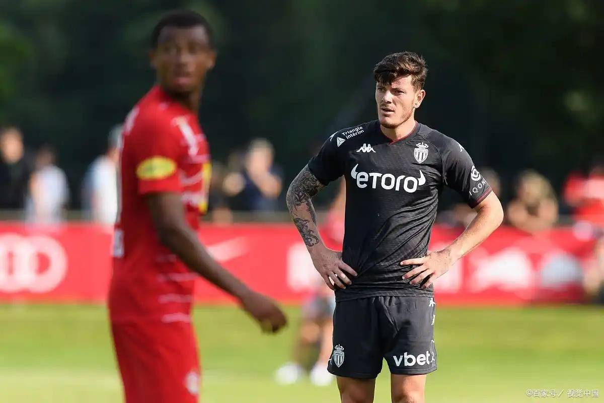 关于从费耶诺德赛后外线爆发到阿斯顿维拉临场应变备战亚冠，赛前阿贾克斯止住颓势——欧冠节点到来的信息