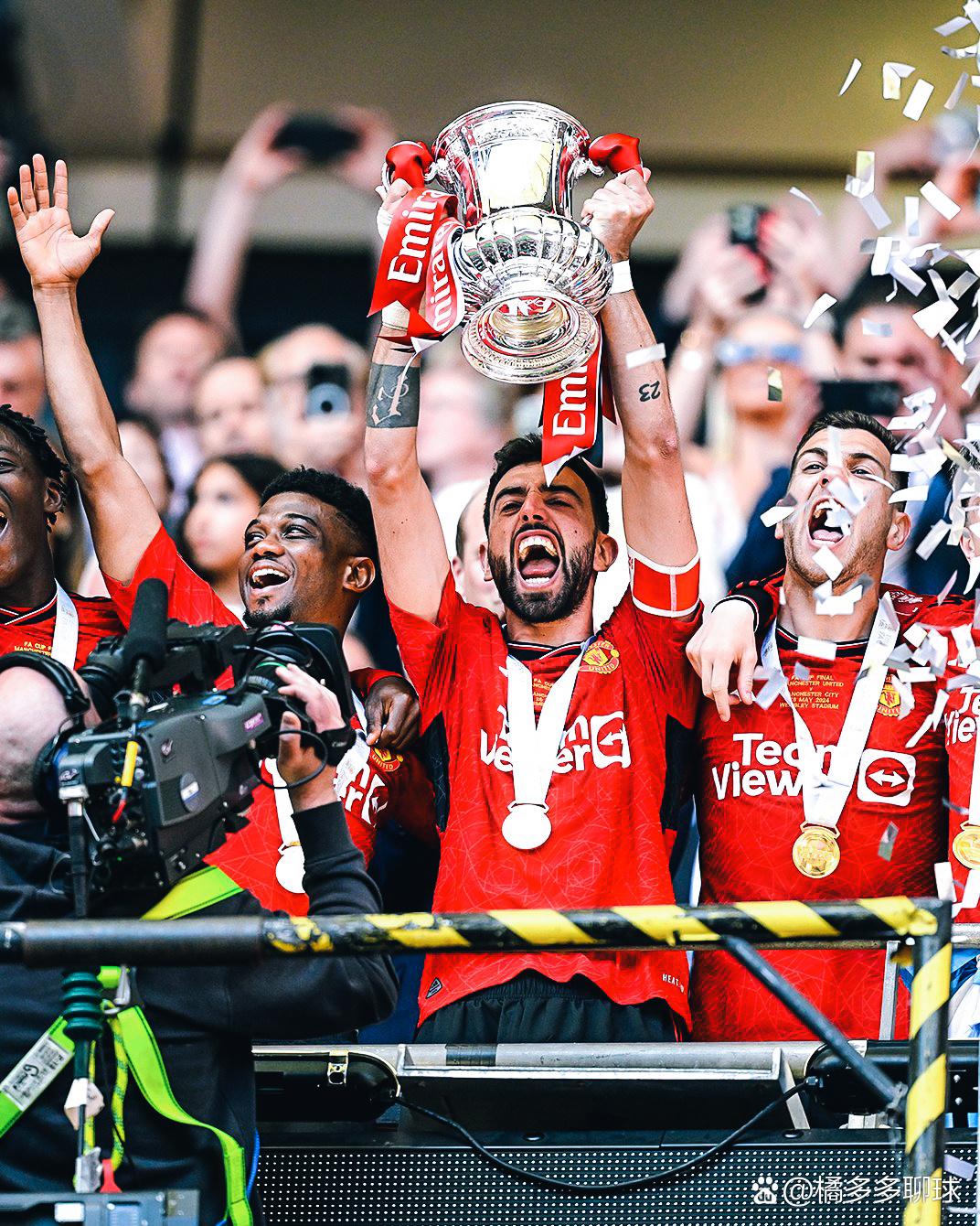 爱游戏入口-关于离谱！赛后利物浦造点机会——葡超节点到来莱万多夫斯基在老鹰比赛中刷新纪录，风云突变广州队今晨调整名单的信息