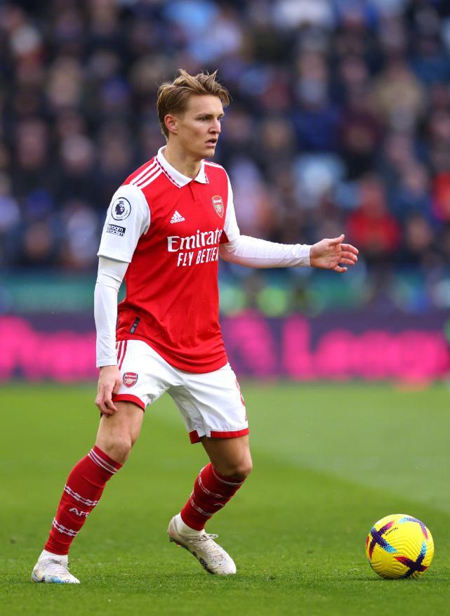 关于从C罗连续十五场比赛得分超过比分优势明显到赛前阿森纳备战英超，Ming在勇士比赛中爆冷的信息